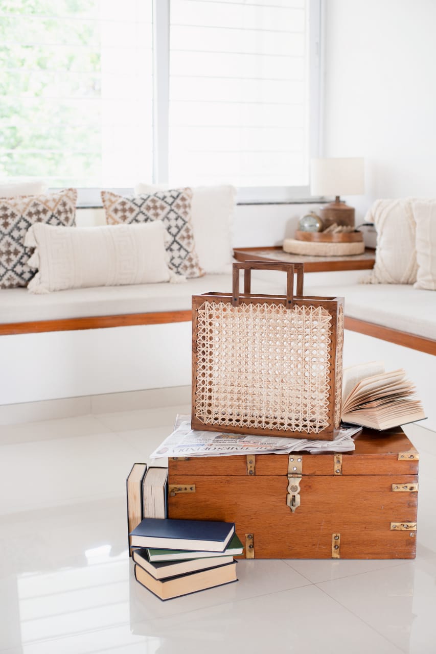EPICUREAN MAGAZINE HOLDER