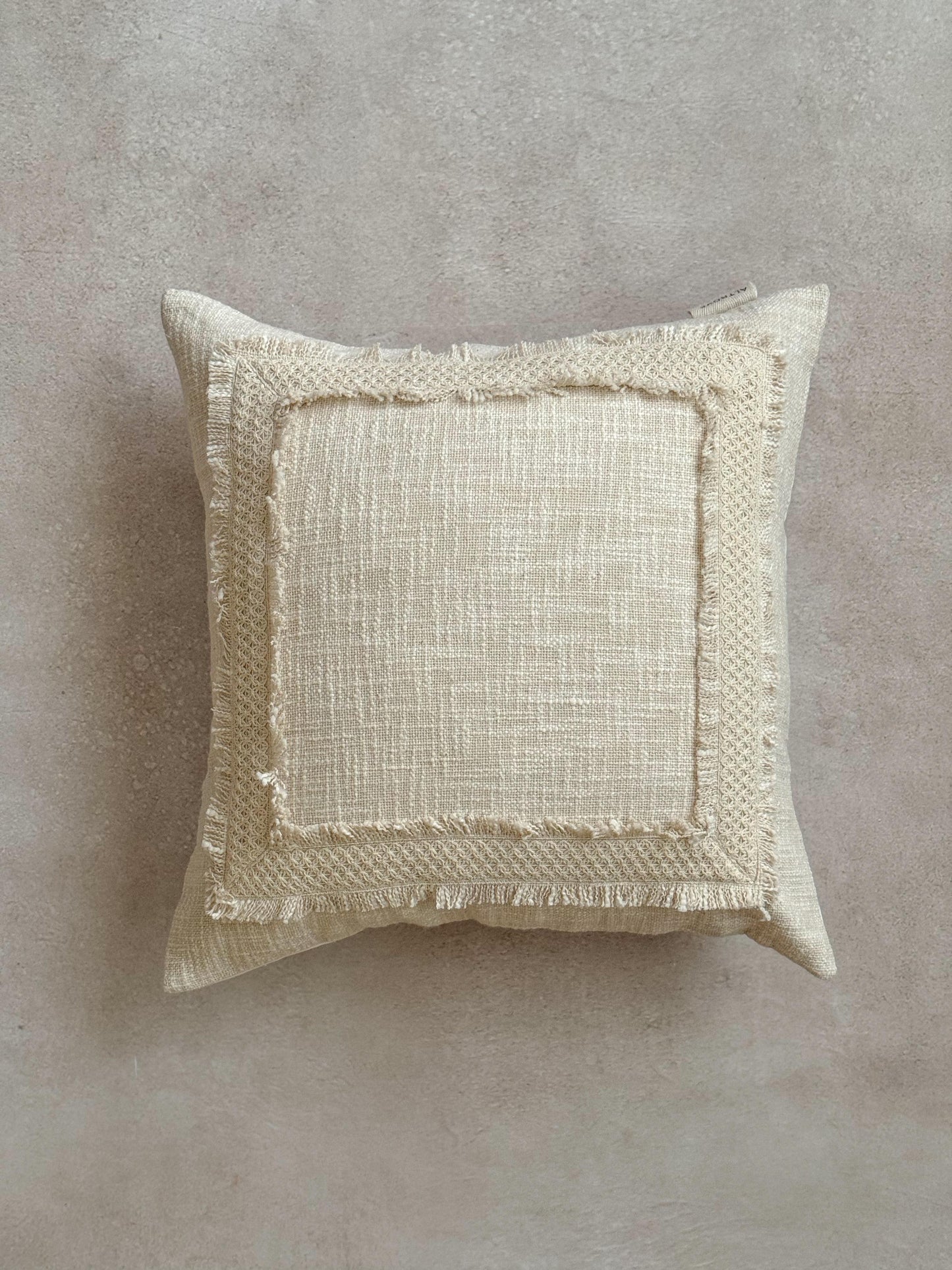 LACE CUSHION