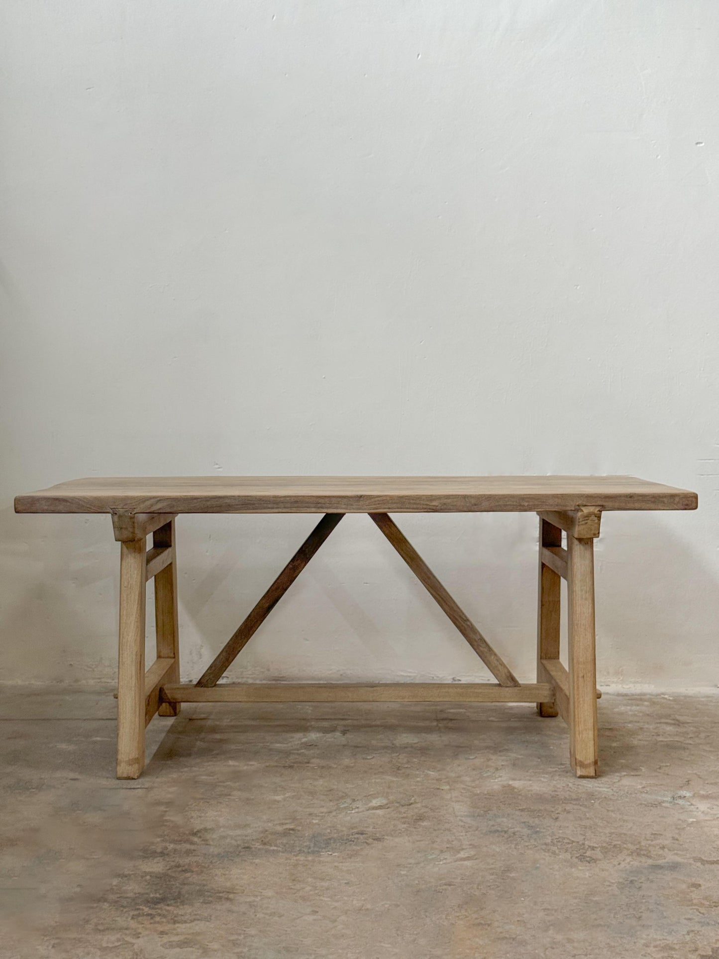 MARCEL DINING TABLE
