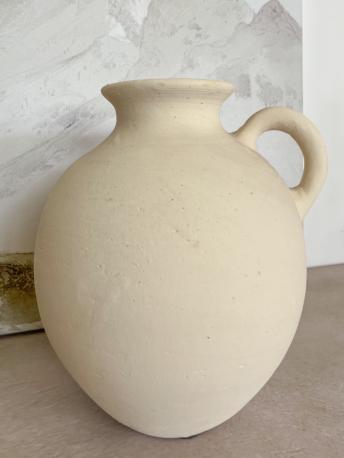 Ivory clay vase with handle