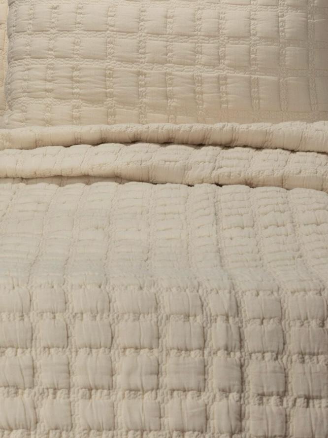 ASILO QUILTED BEDDING