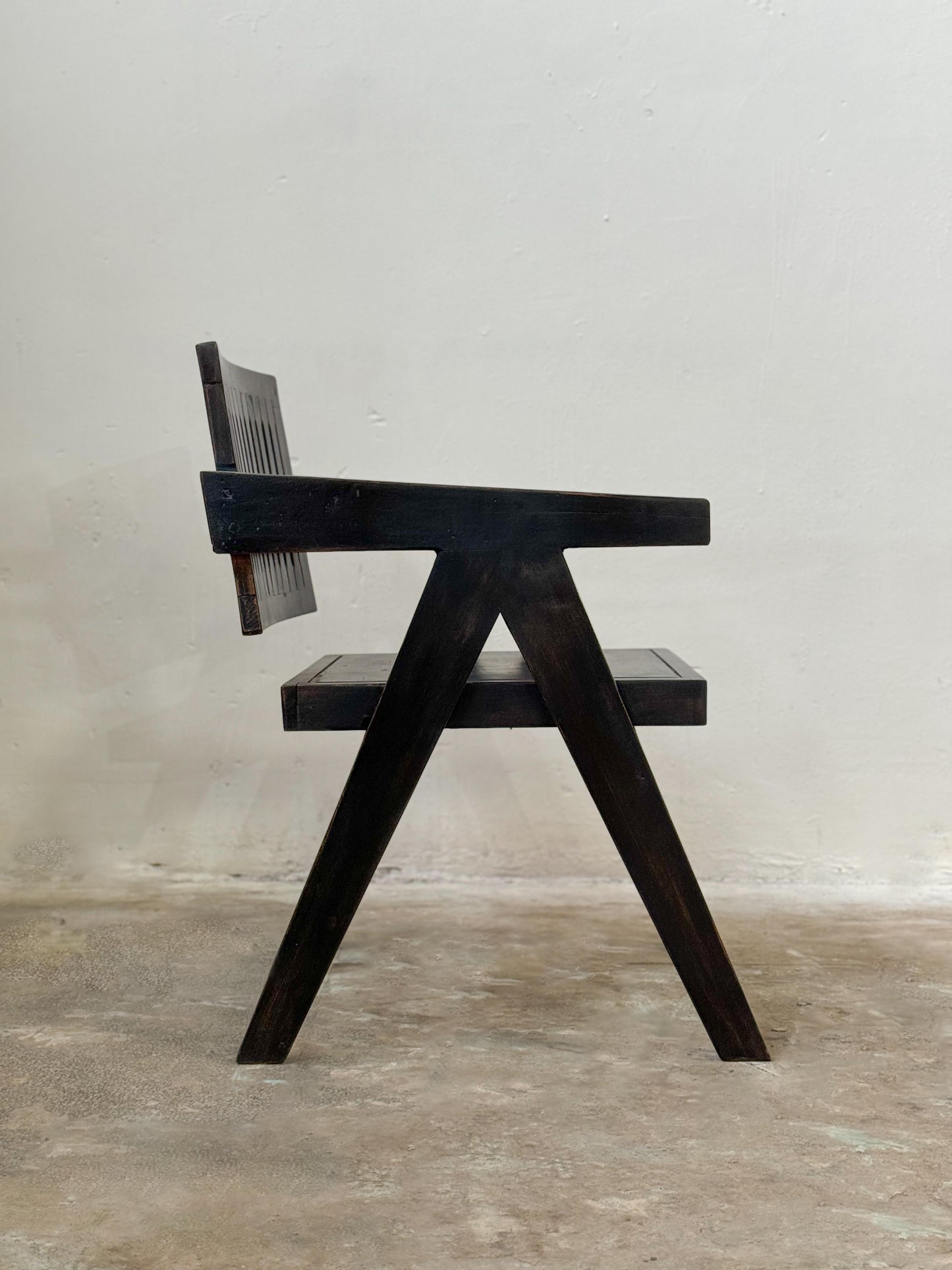 SEVERINO BLACK CHAIR
