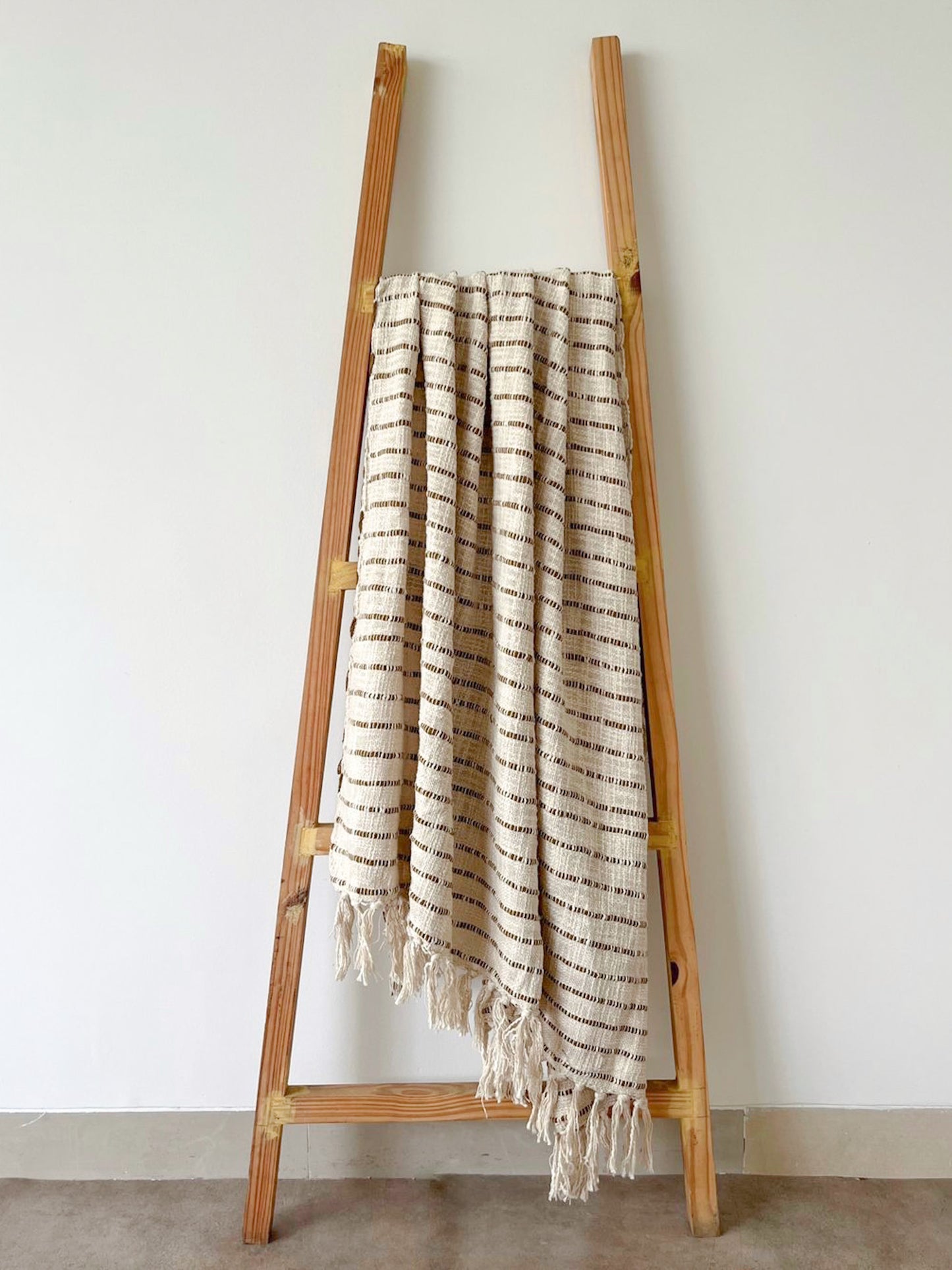 RUBINA THROW