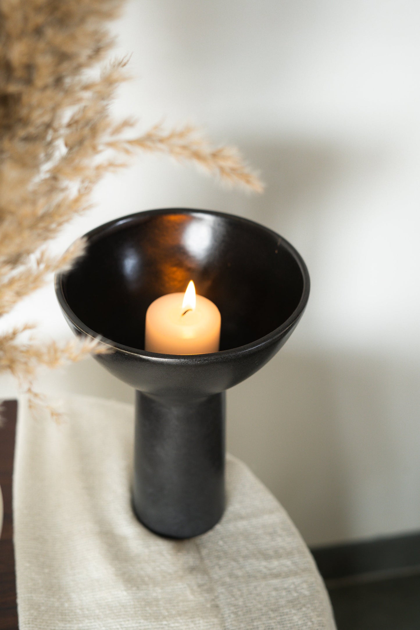 IRIS PEDESTAL VASE