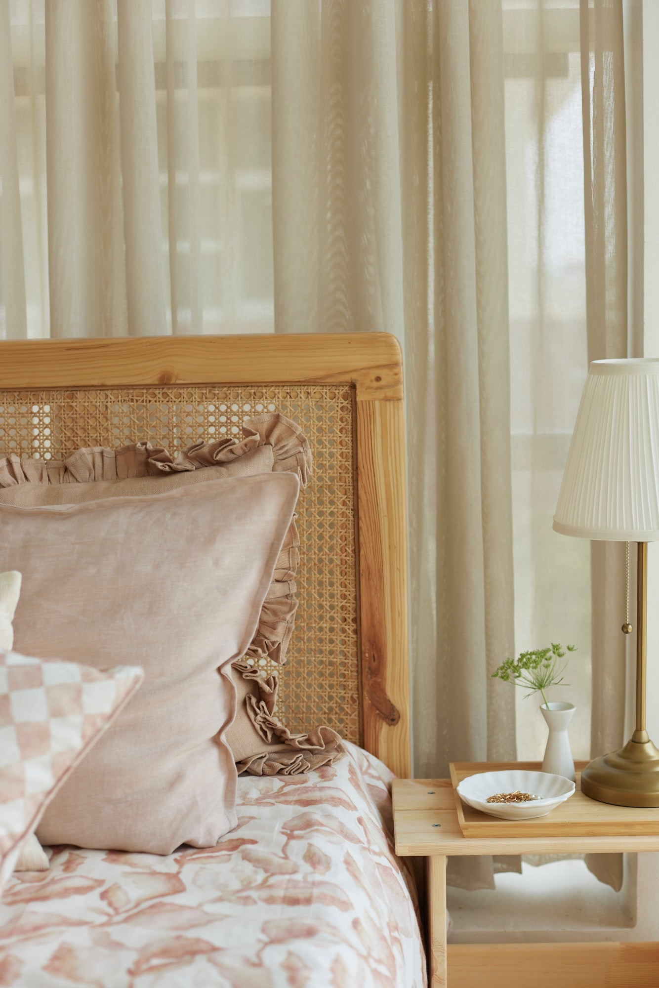 CASCADE BLUSH LINEN BEDSPREAD