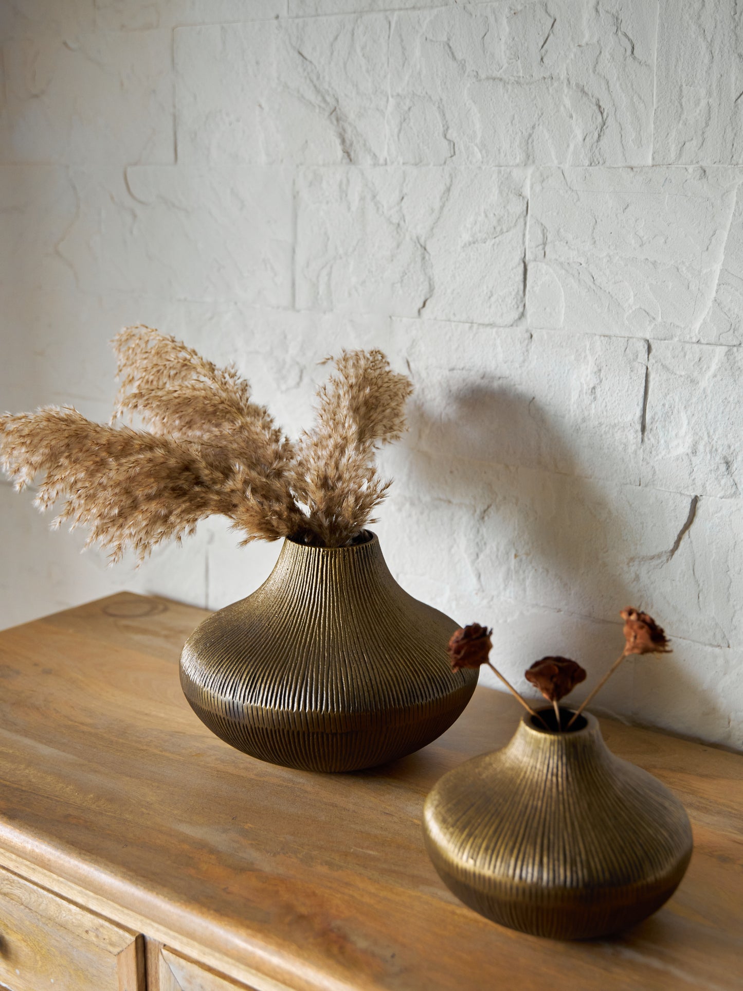 RIBBED VASE - ANTIQUE GOLD