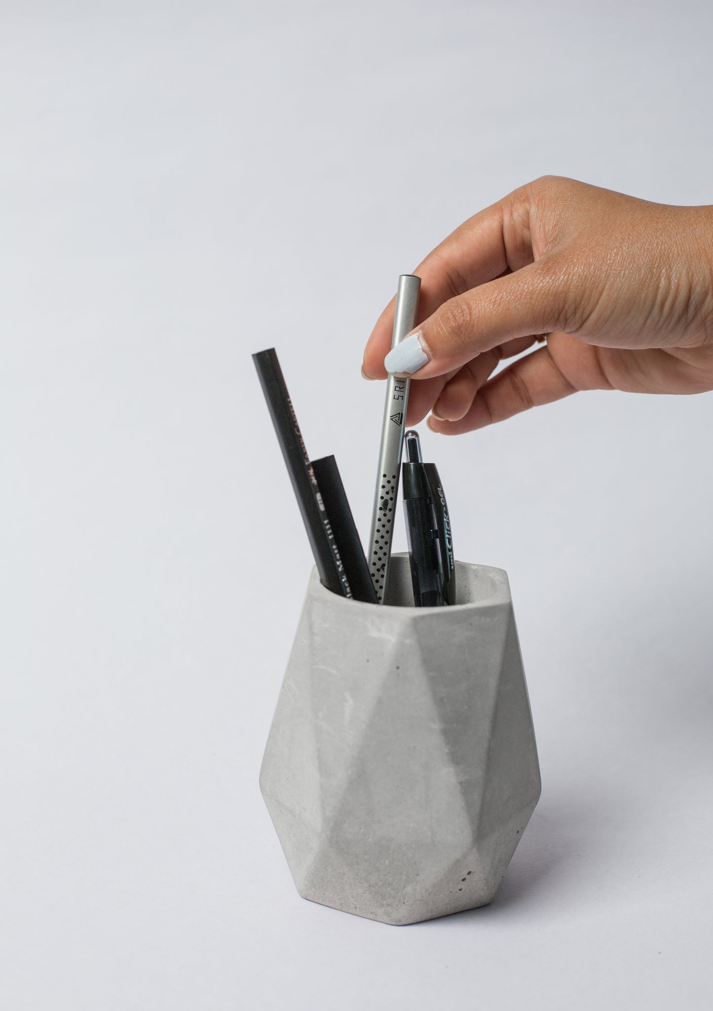 CONCRETE PEN STAND