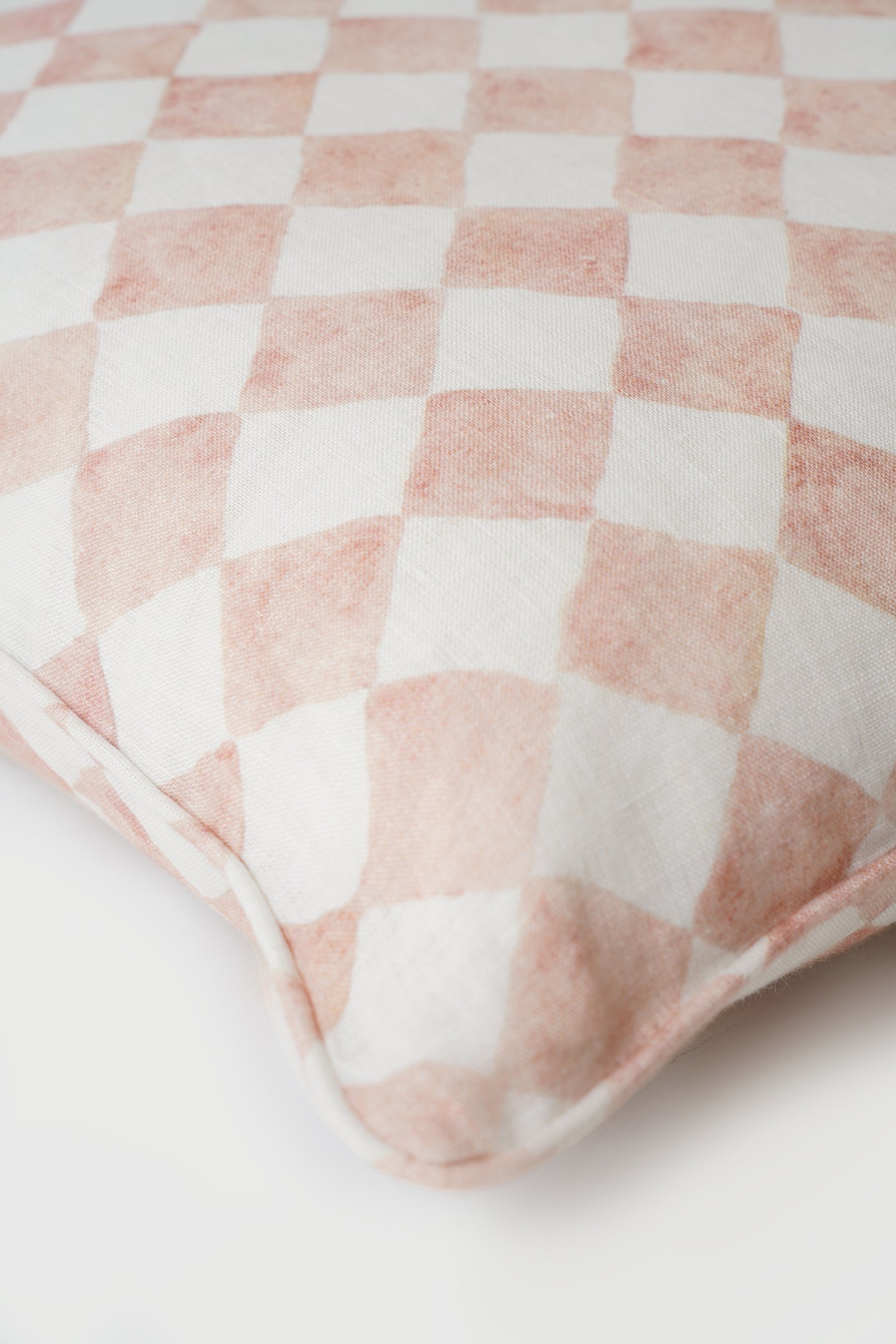 CHECKER BLUSH CUSHION COVER