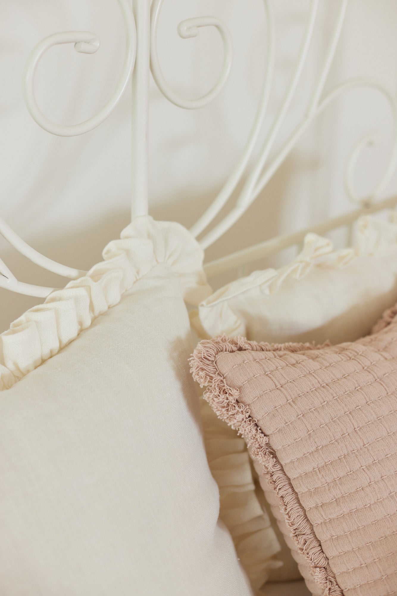 TRAIL BLUSH CUSHION COVER