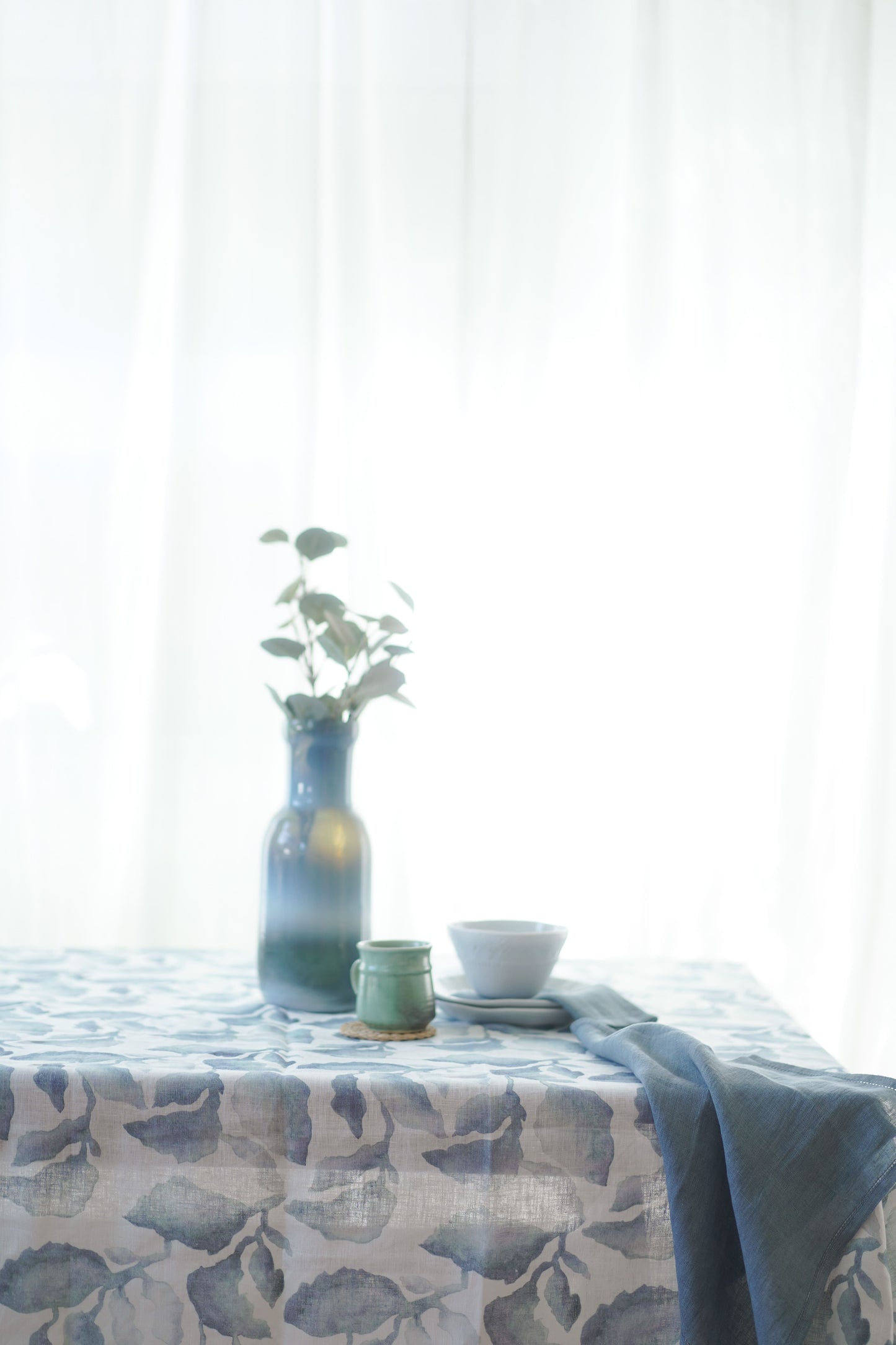 CASCADE BLUE TABLE COVER