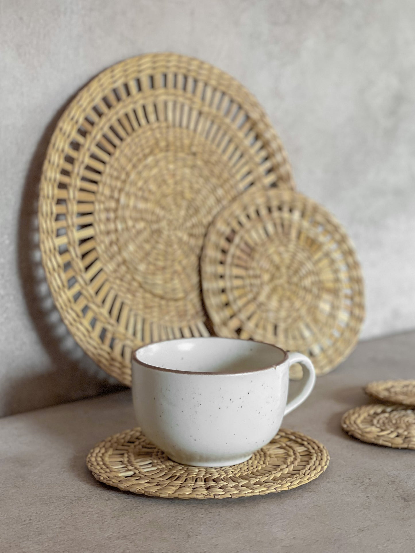 ROUND JALLI TRIVET