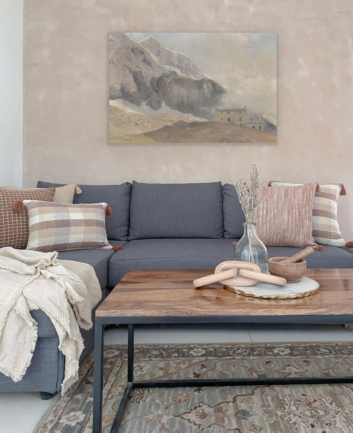 Style Sofa with Cushions