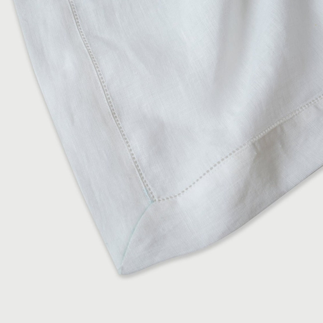 WHITE LINEN TABLE COVER
