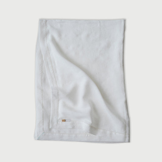 WHITE LINEN TABLE COVER