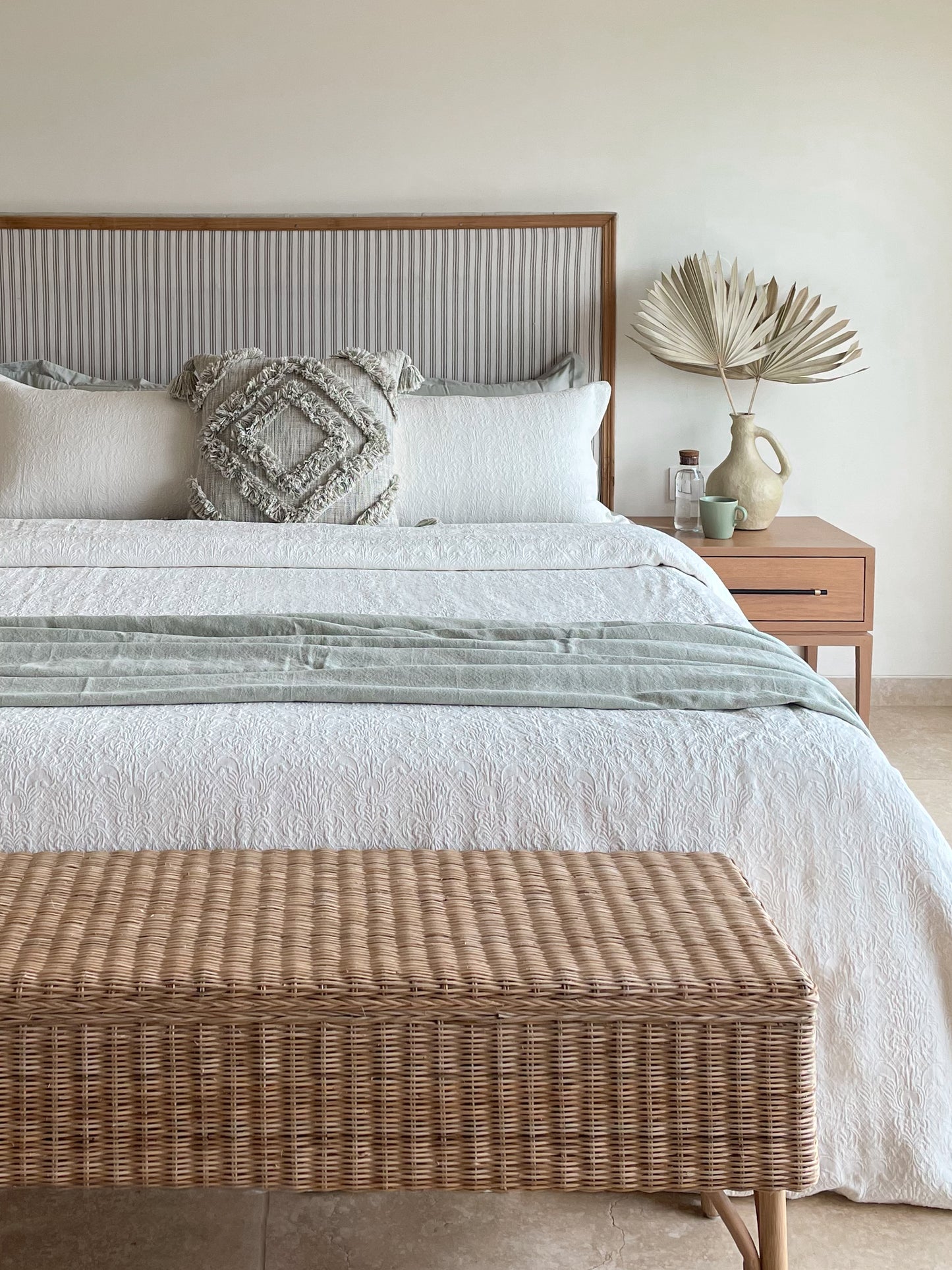 GISSELLE JACQUARD BEDCOVER SET