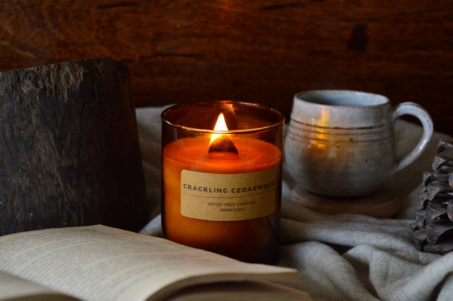 CRACKLING CEDARWOOD WOOD WICK CANDLE