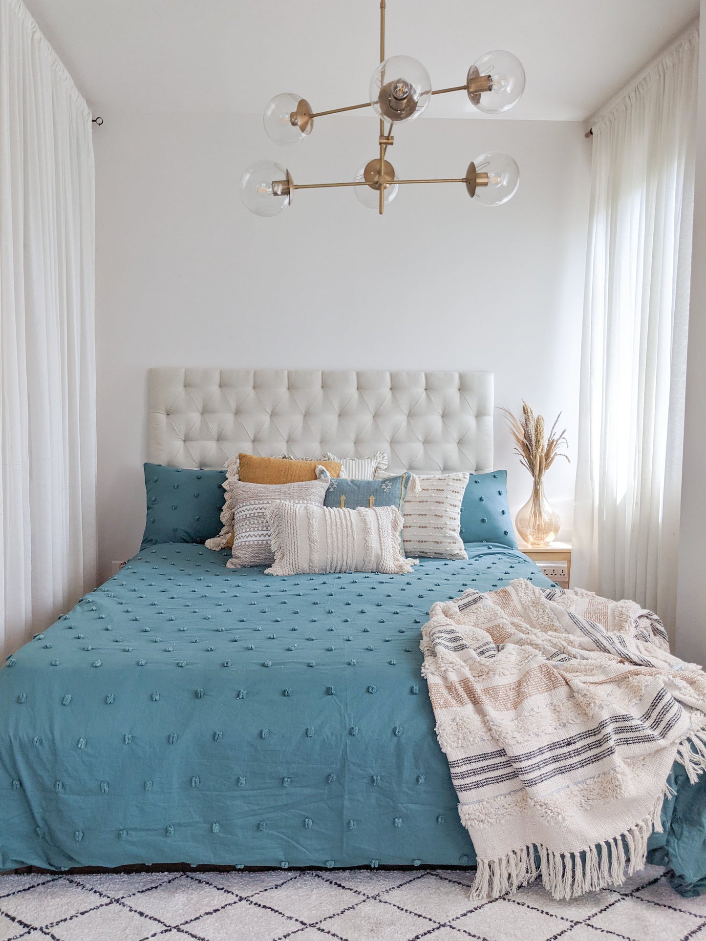 FARAH TUFTED THROW