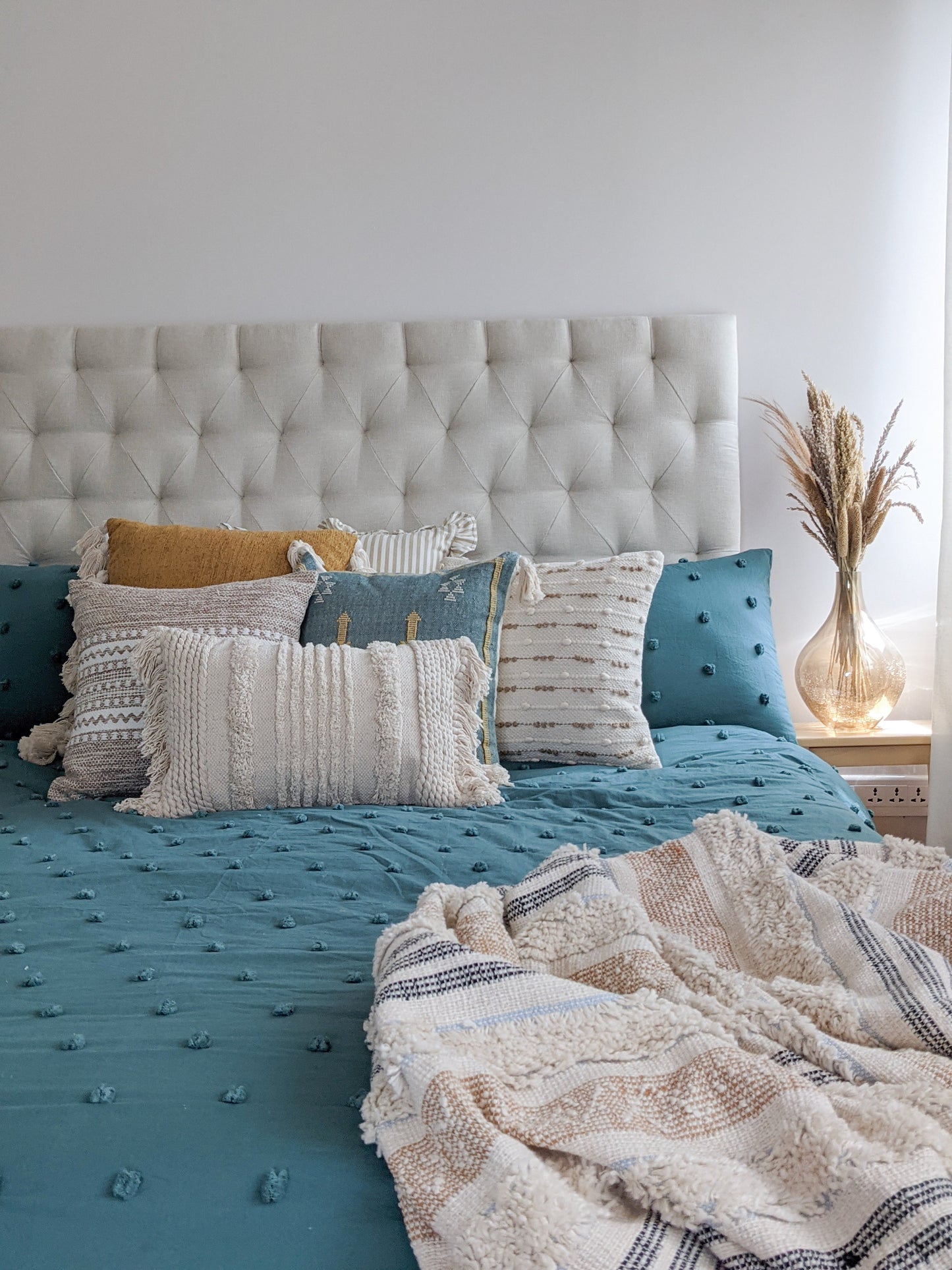 FARAH TUFTED THROW