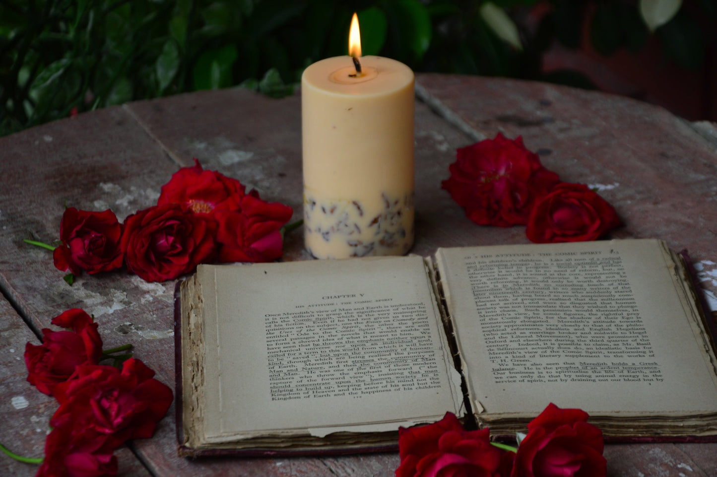 GUL GARDEN OF ROSES BOTANICAL SOY PILLAR CANDLE
