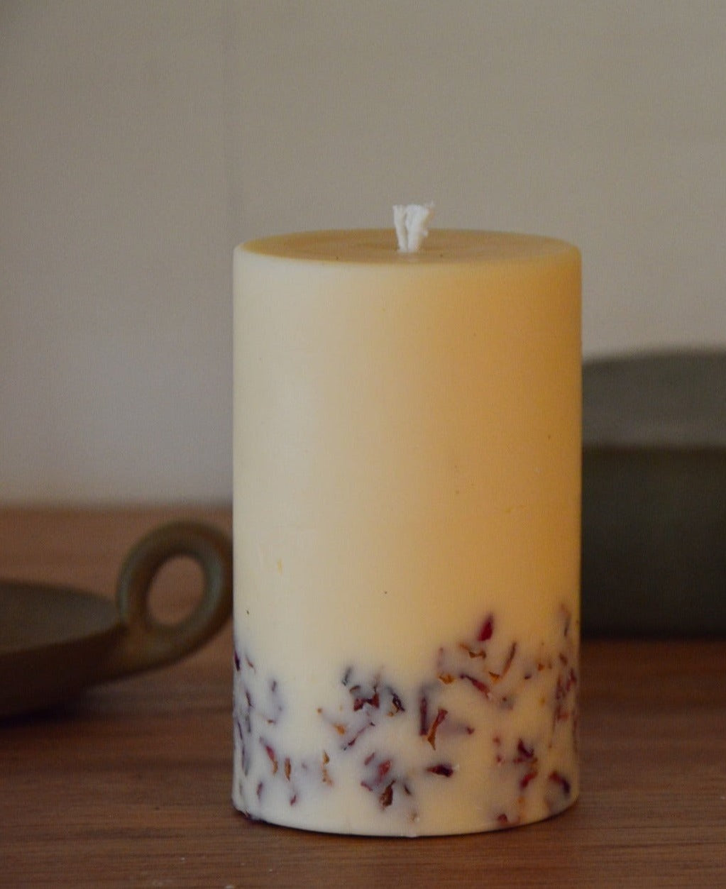 GUL GARDEN OF ROSES BOTANICAL SOY PILLAR CANDLE