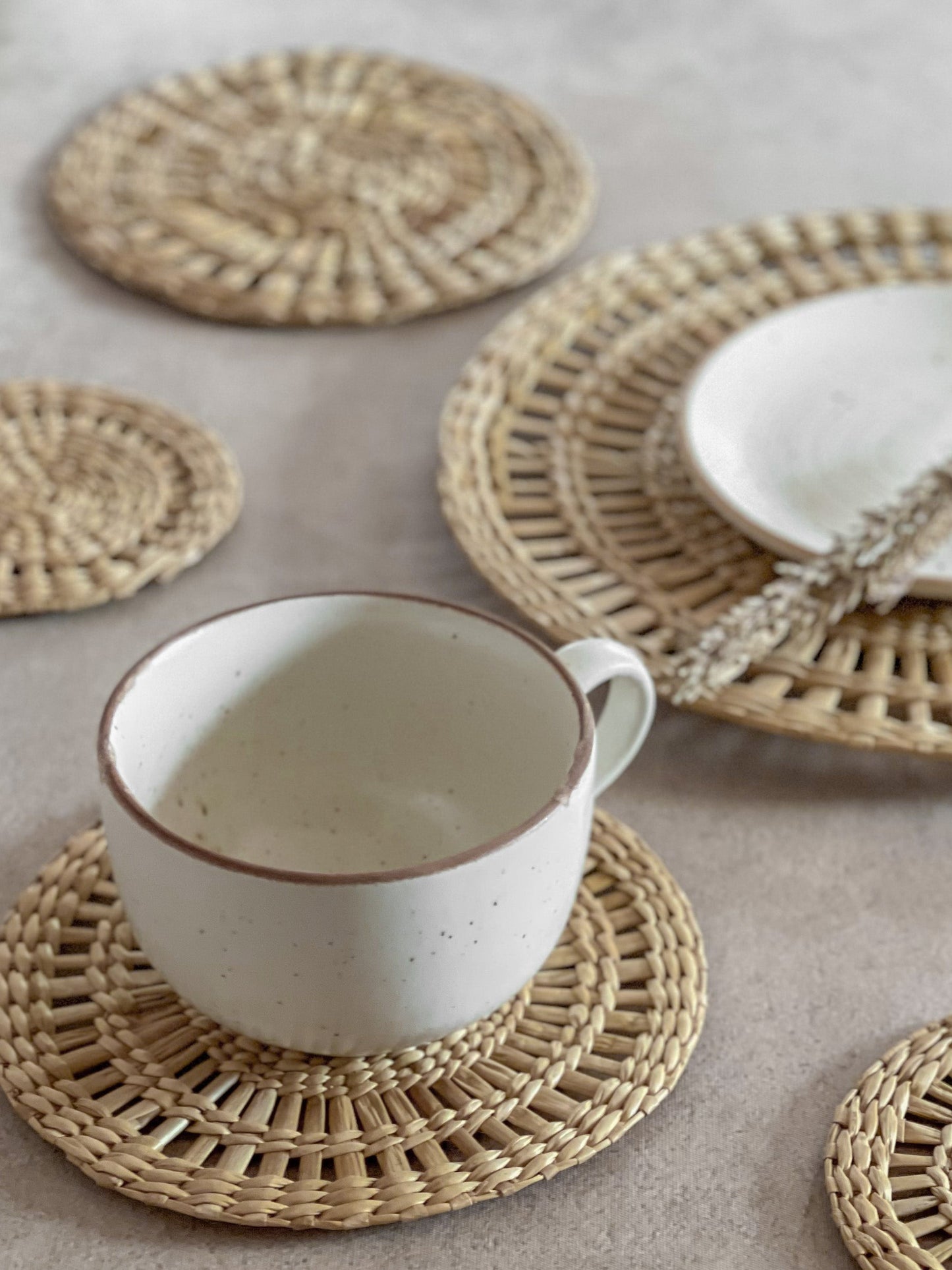 ROUND JALLI TRIVET