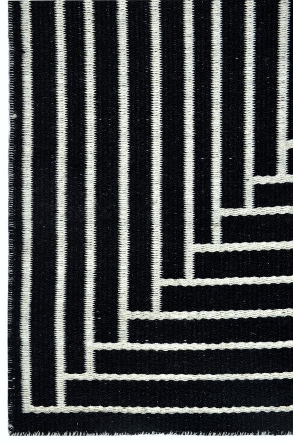 NOIR HAND-WOVEN REVERSIBLE RUG