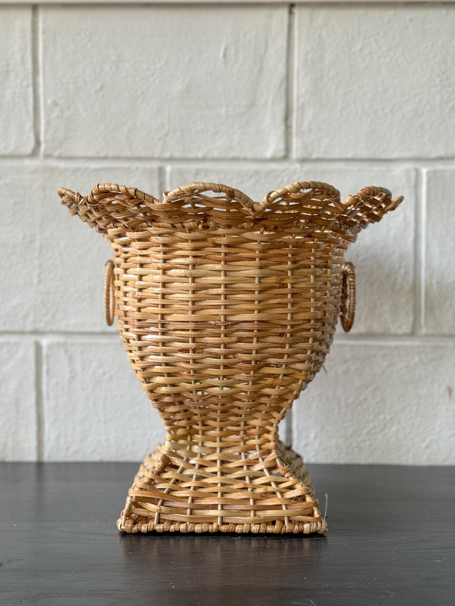 LUNA SCALLOP CANE BASKET