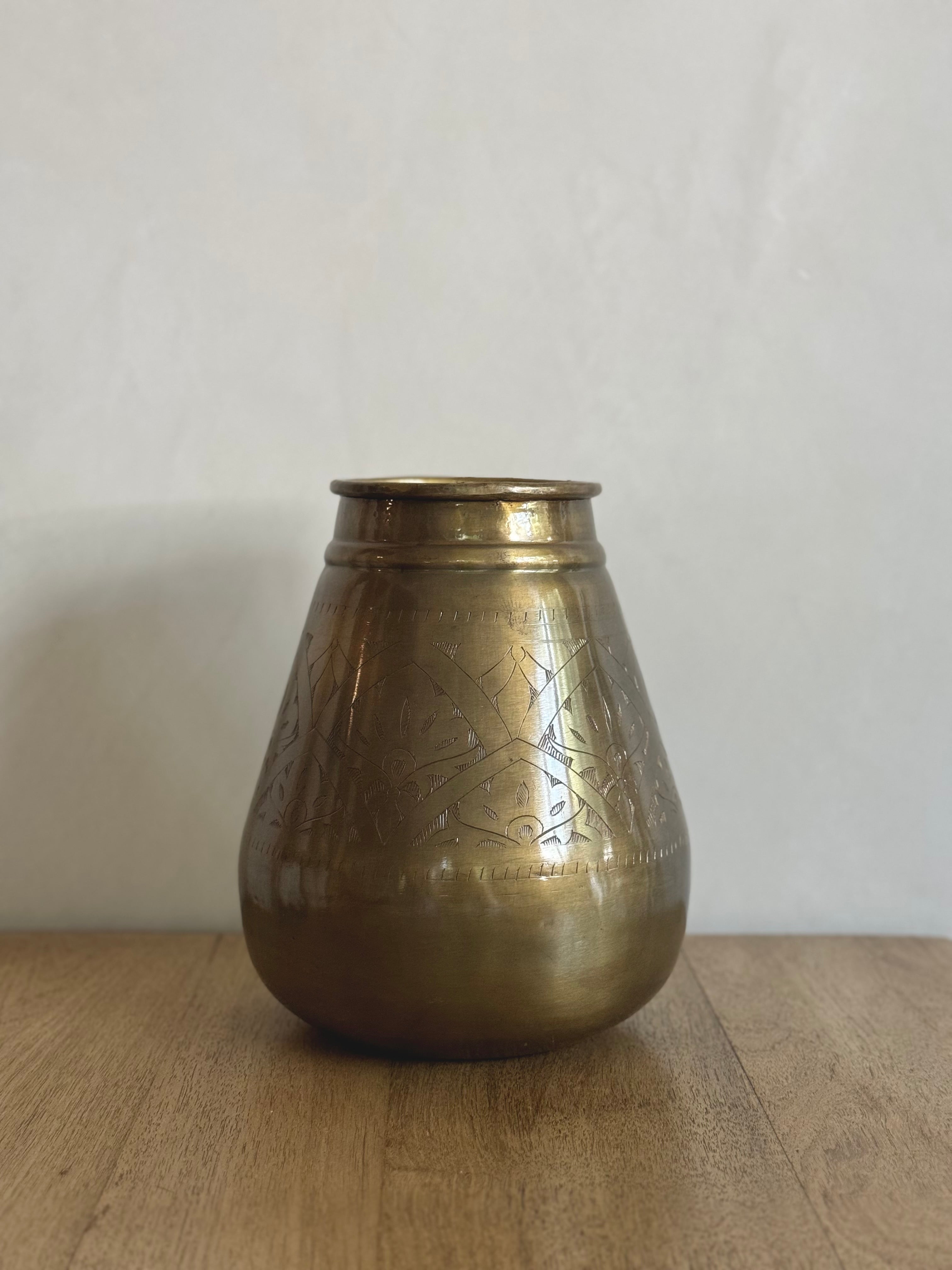 SLEEK BRASS VASES- detailed-ALTROVE 