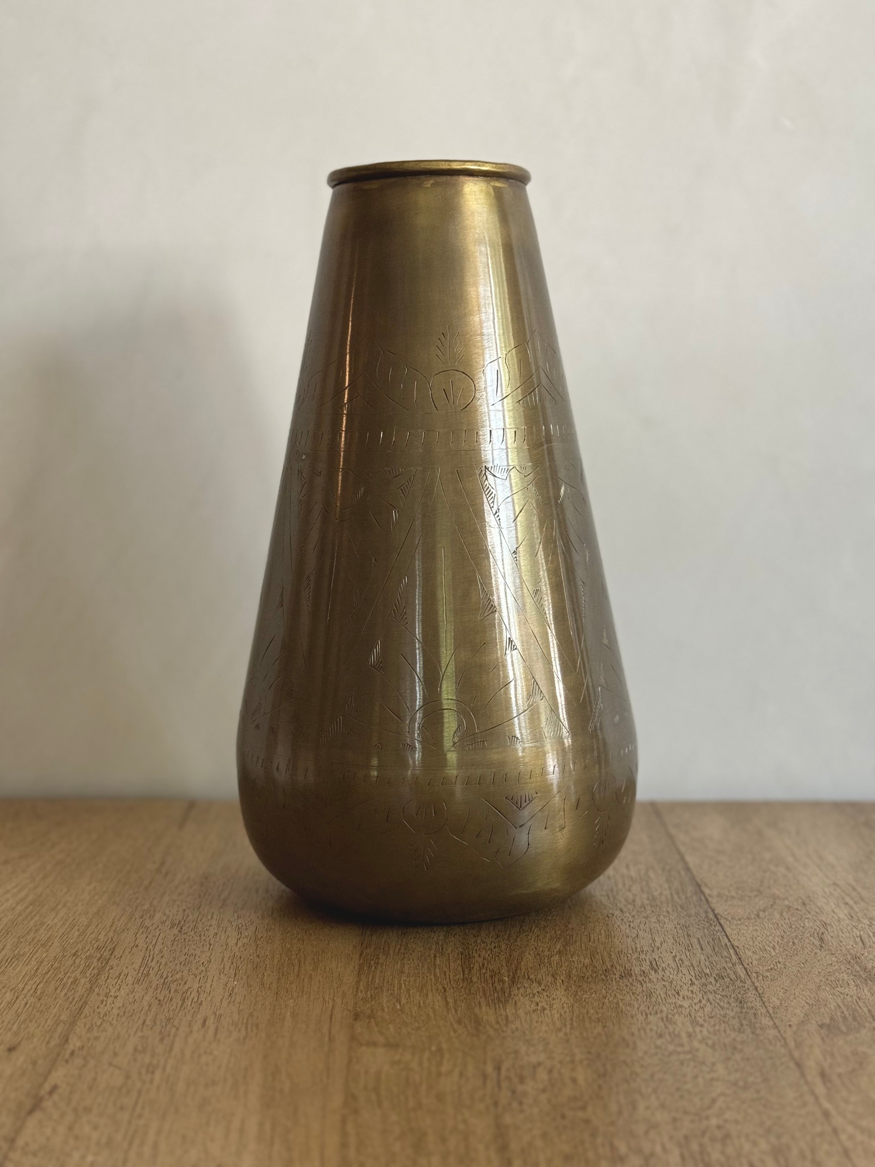 SLEEK BRASS VASES- detailed-ALTROVE 