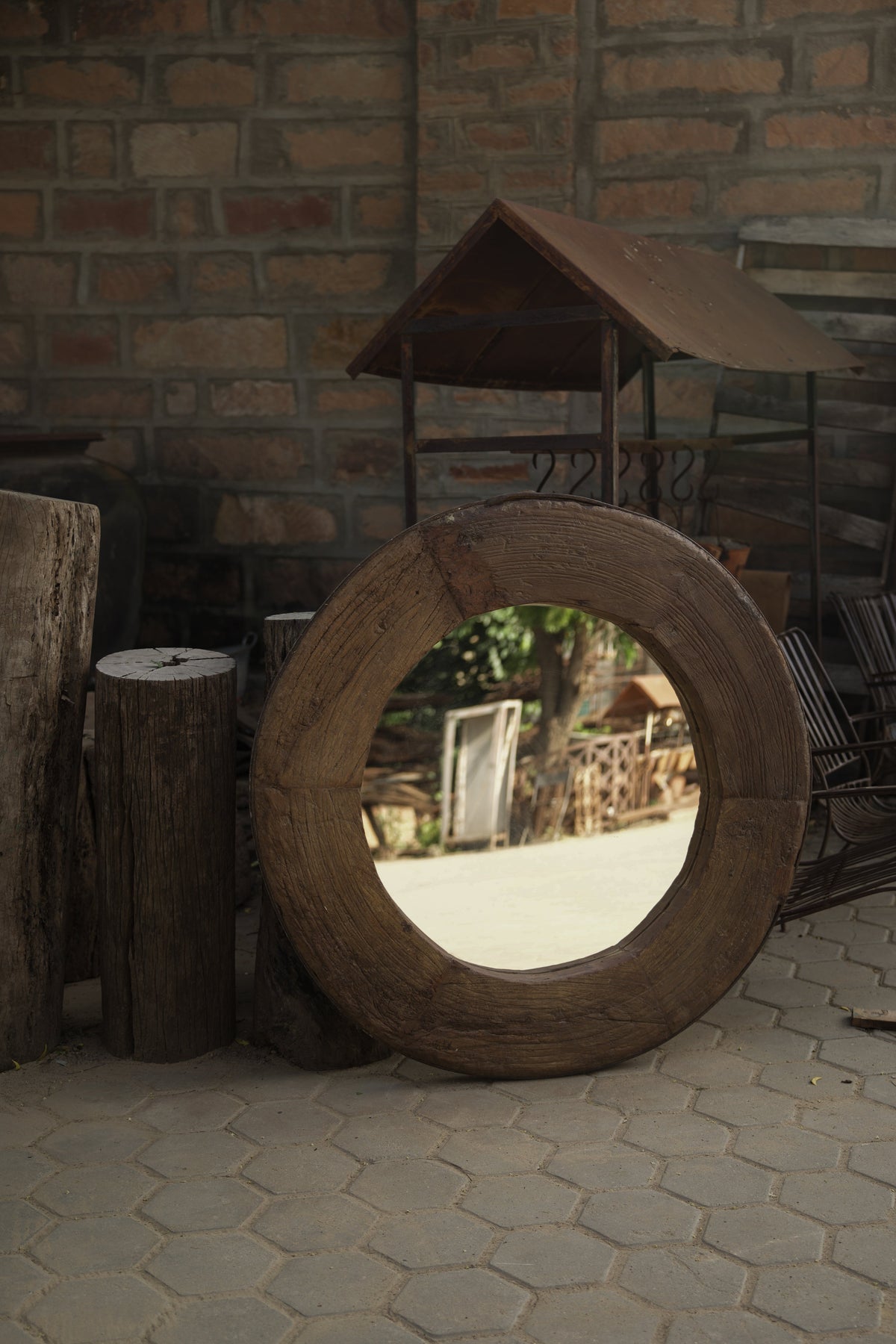 Vintage mirror framed in a reclaimed Rajasthani wooden cart wheel, no. 0312 - view 4