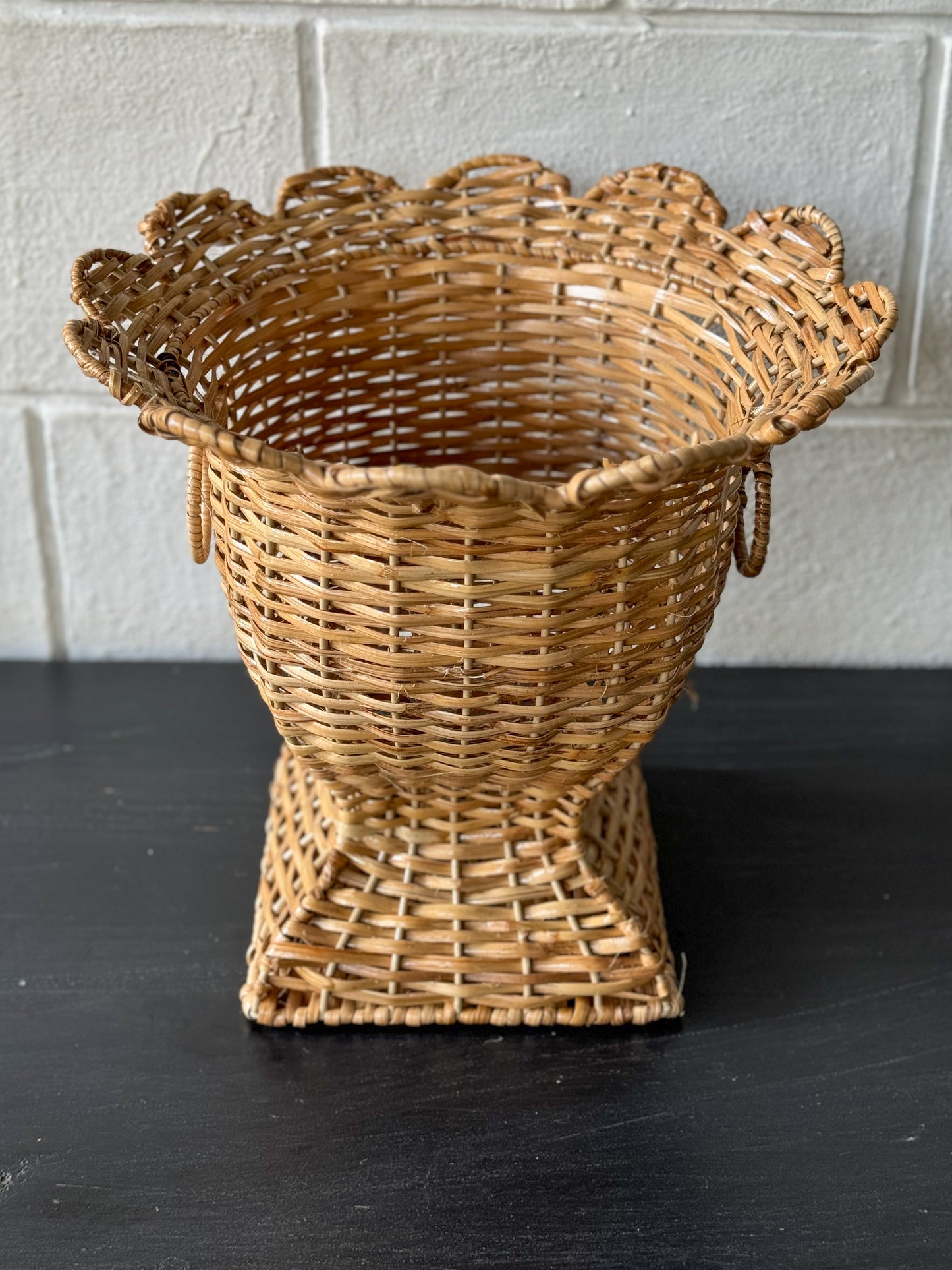 LUNA SCALLOP CANE BASKET