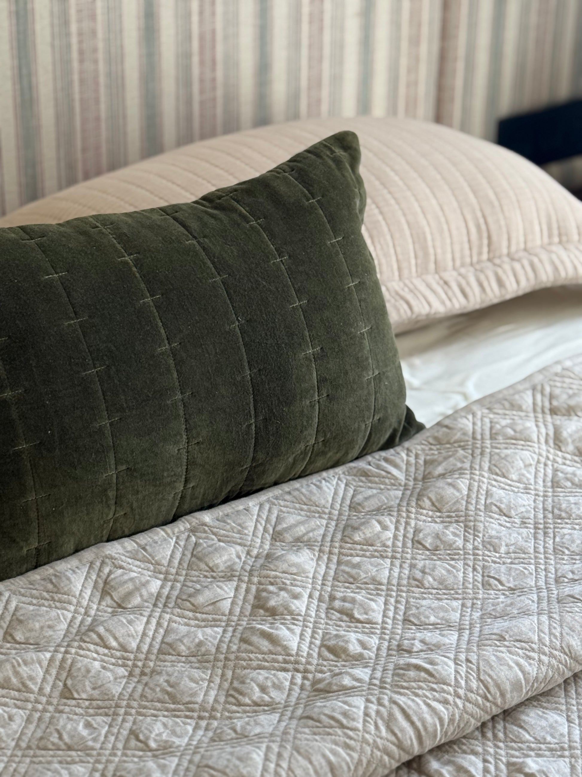 ROWAN CUSHION III - styled - ALTROVE