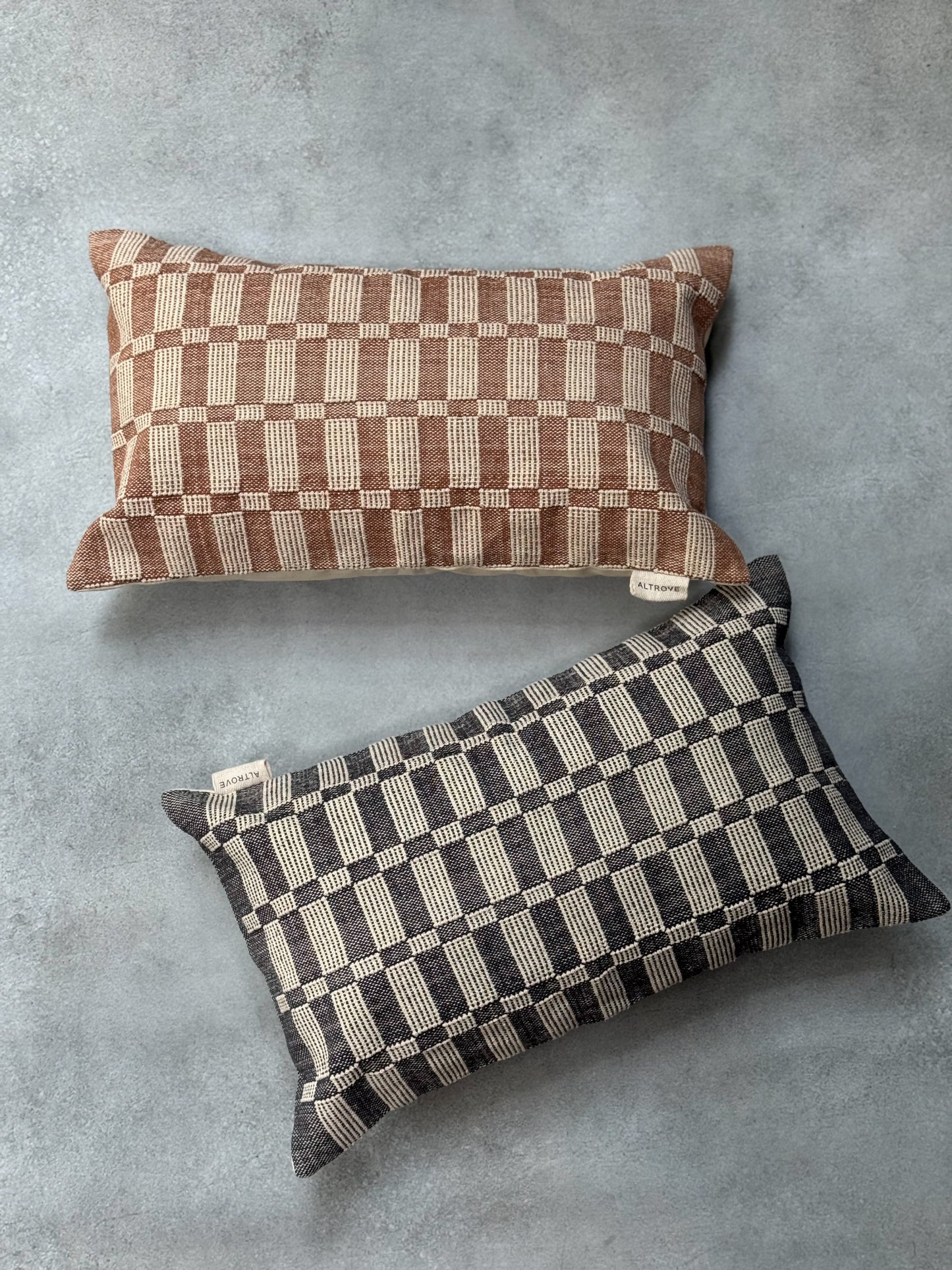 EZRA CUSHION II
