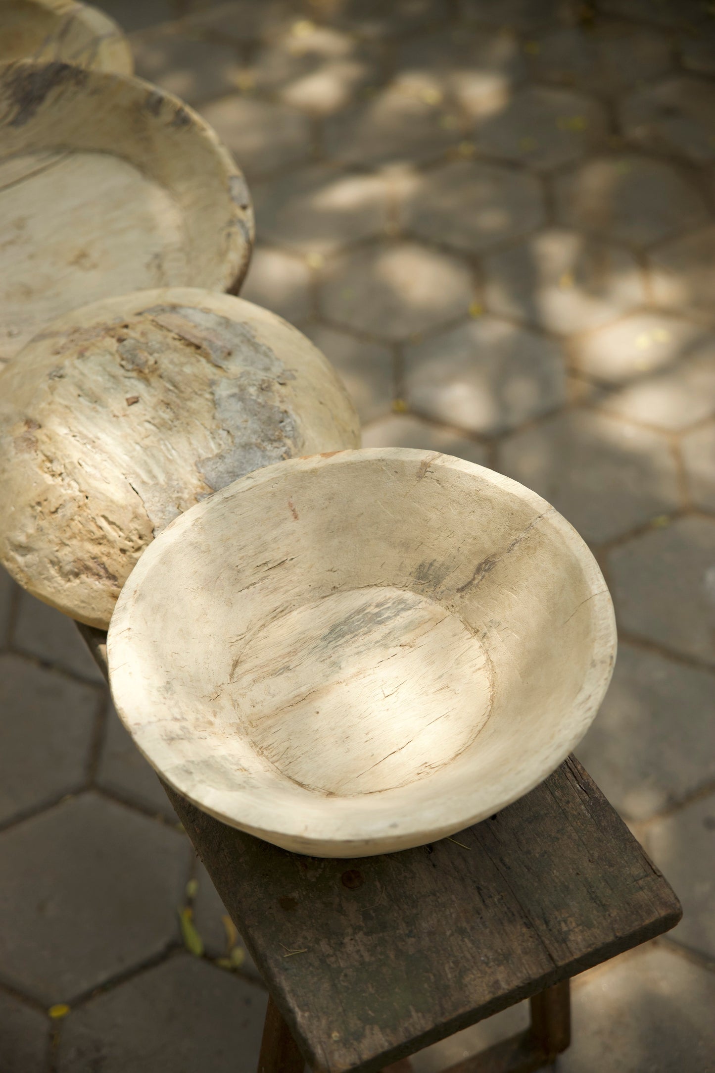 Vintage hand-carved Rajasthani wooden parat tray, no. 2012 - view 4
