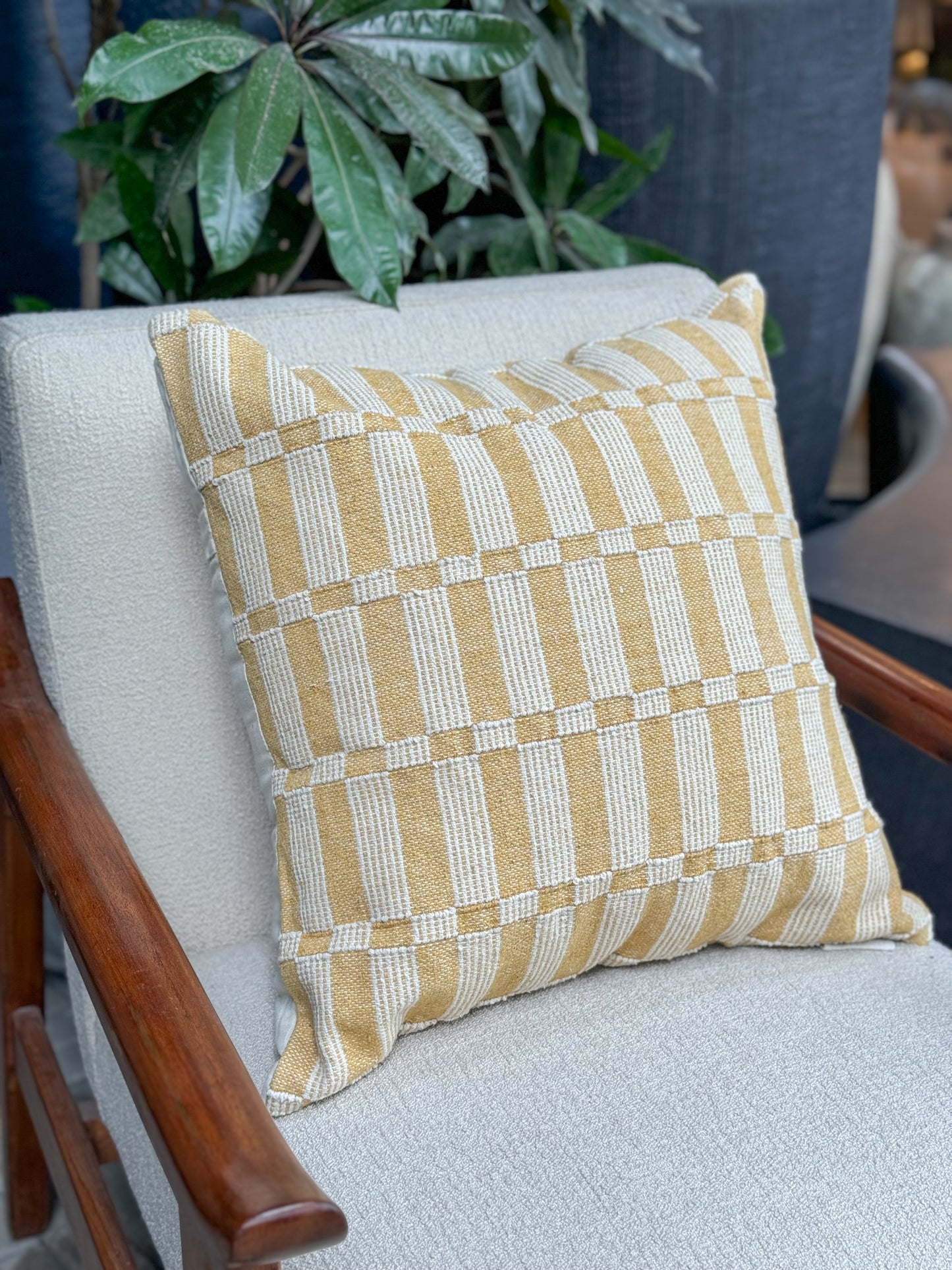 VICTOR CUSHION II