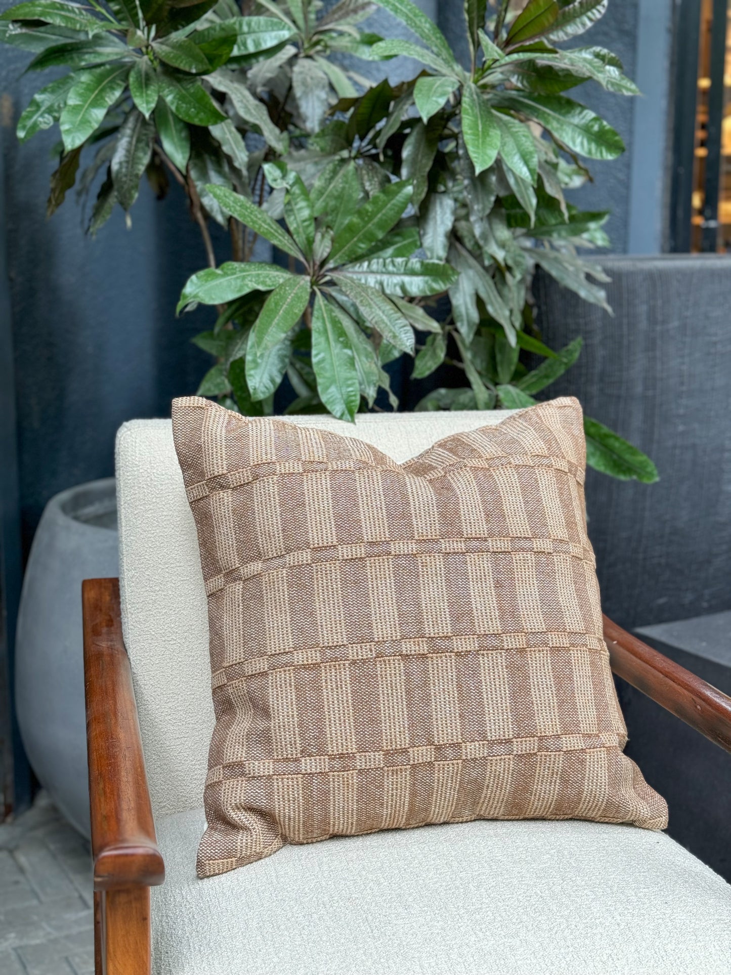 VICTOR CUSHION