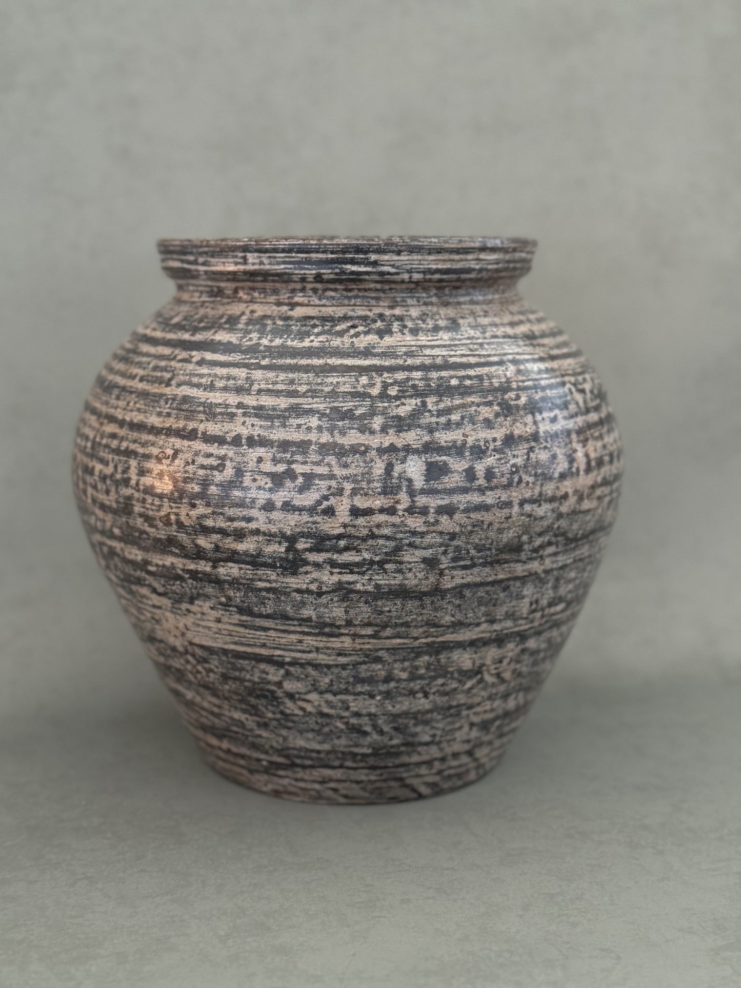 AMINA CLAY POT