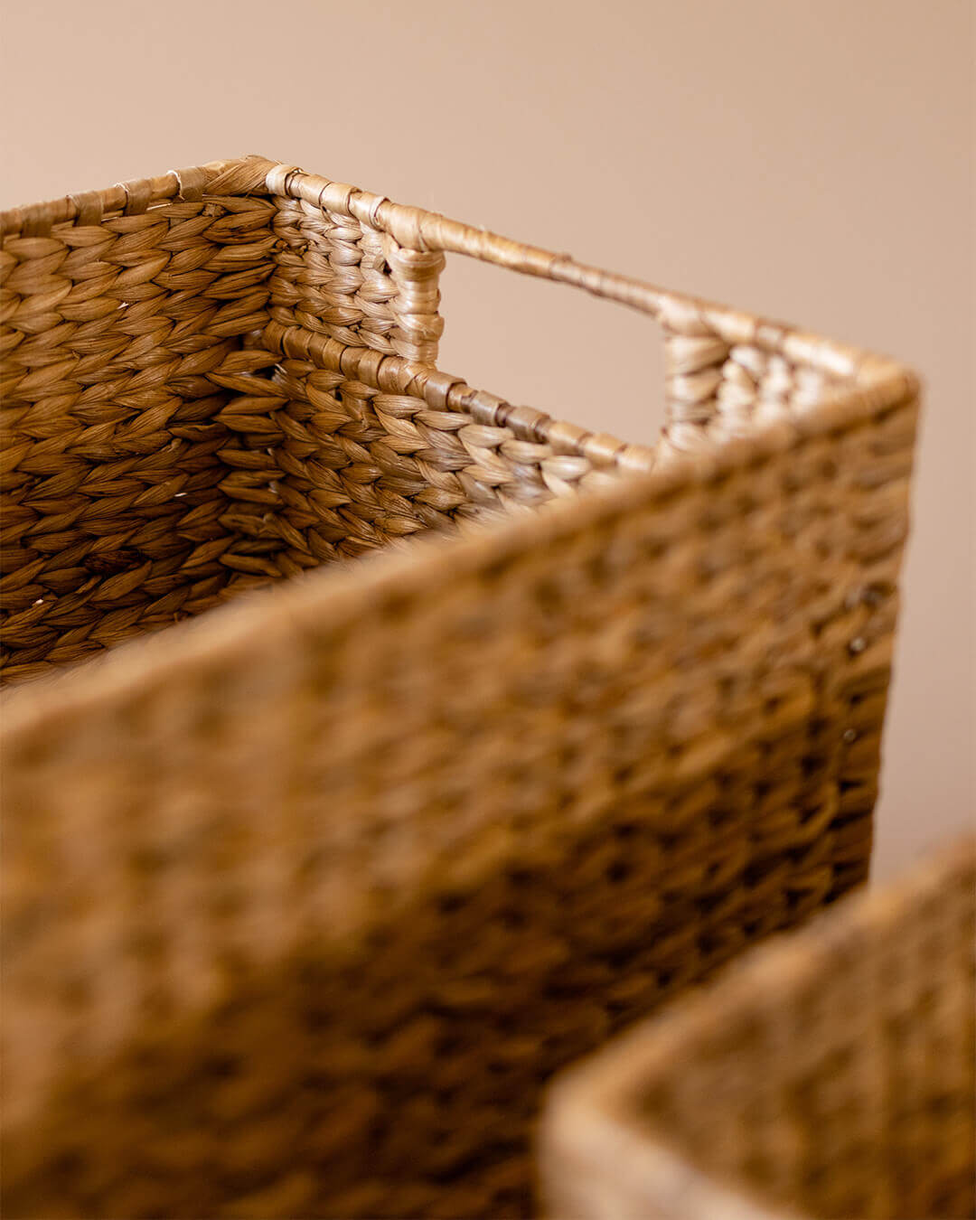 Wicker decor basket by Kolus Online