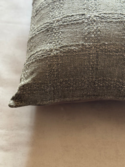 ASHER CUSHION I in GREEN - details - ALTROVE