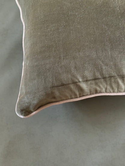 LILA VELVET CUSHION in GREEN- detail - ALTROVE 