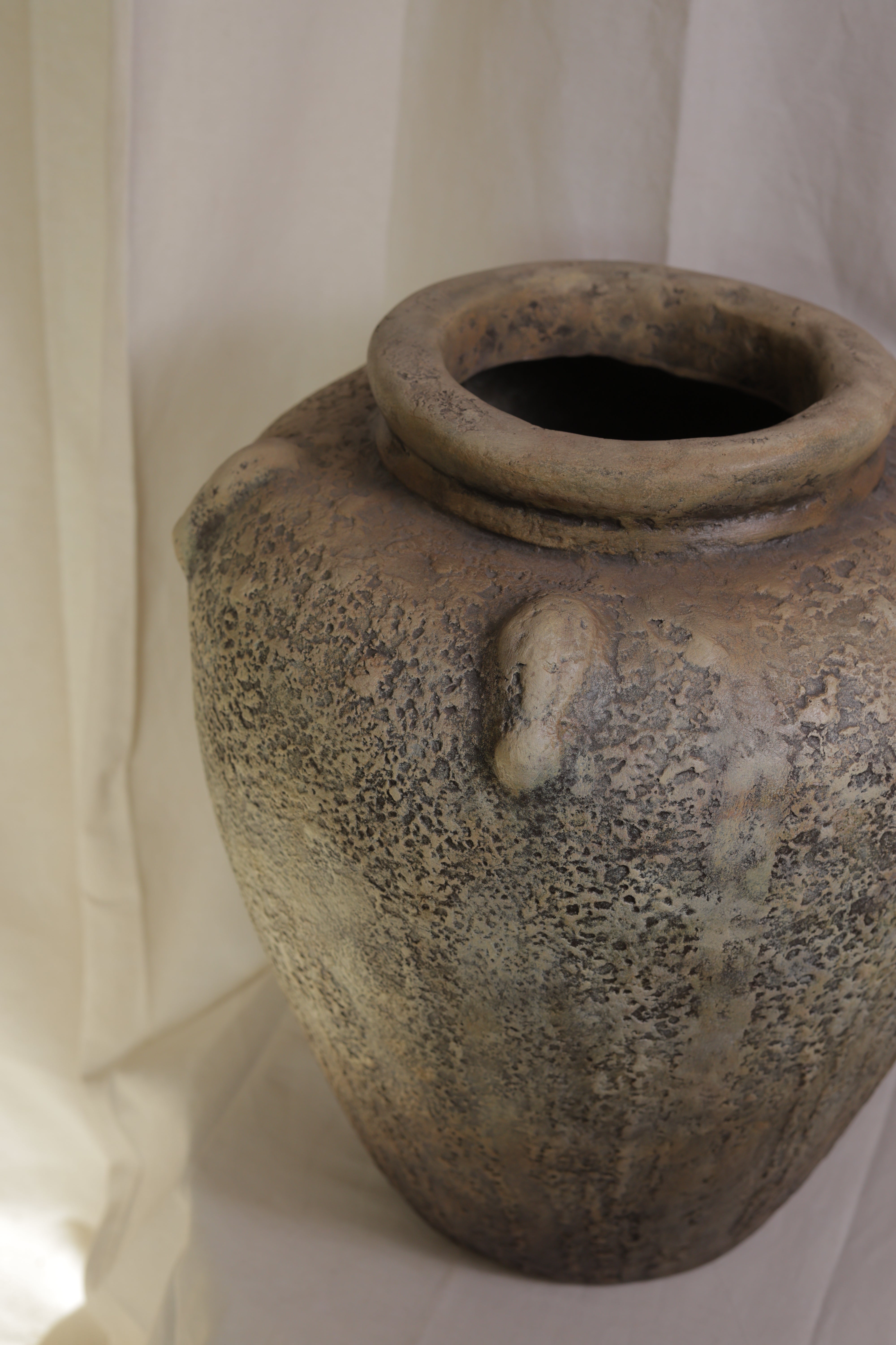 WABI URN- detailed- SAH STUDIO