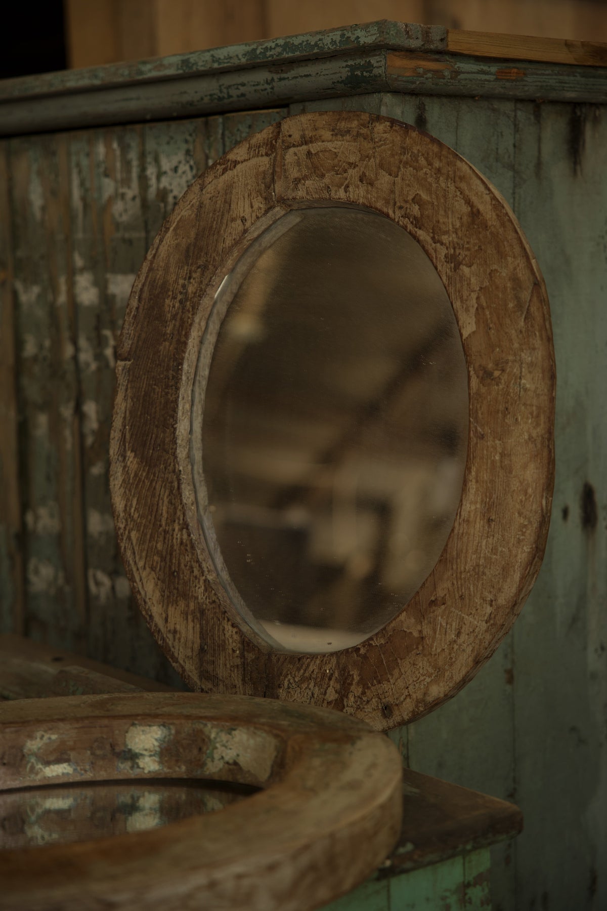 Vintage mirror framed in a reclaimed Rajasthani wooden cart wheel, no. 1403 - view 4