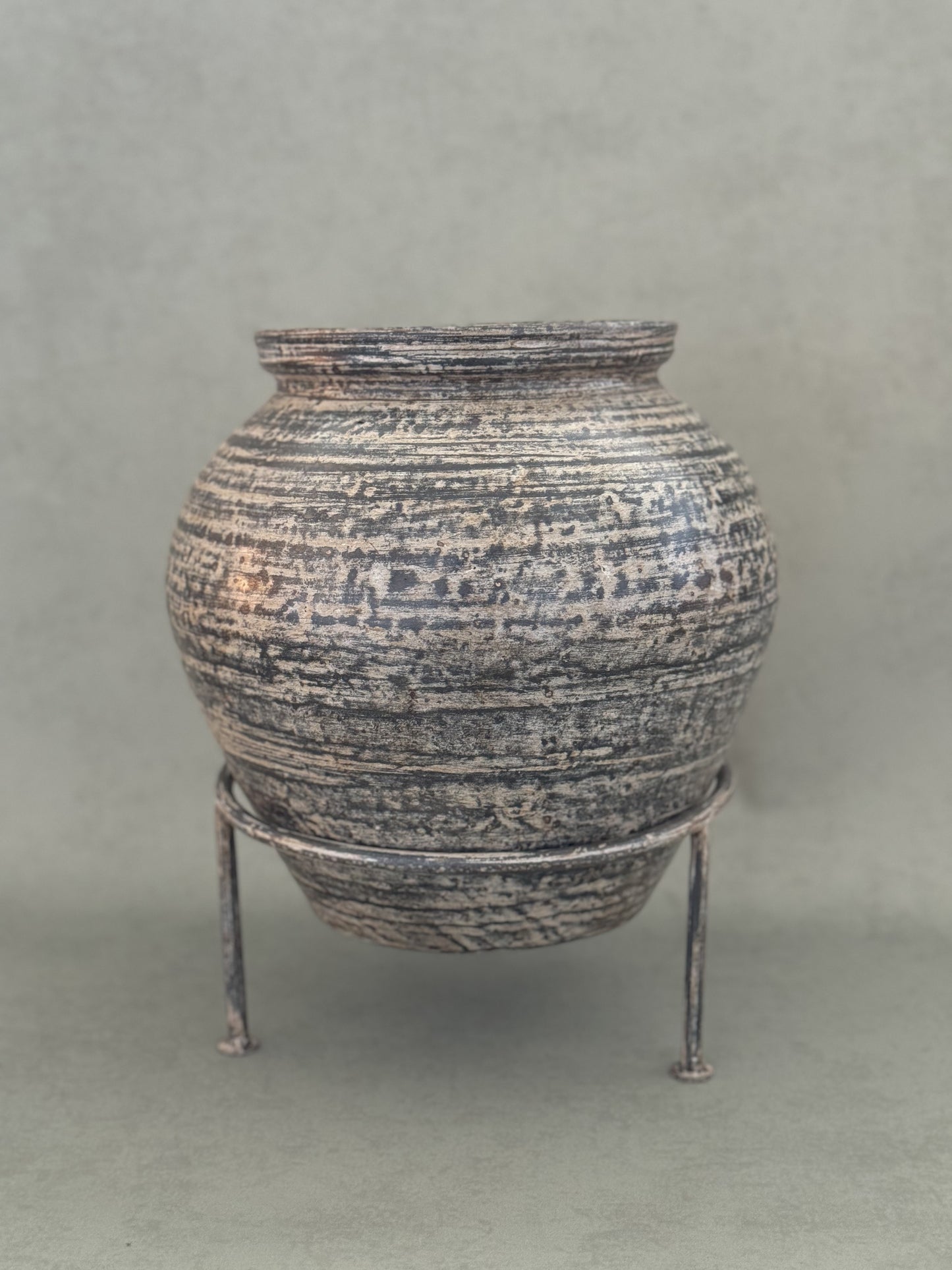 AMINA CLAY POT