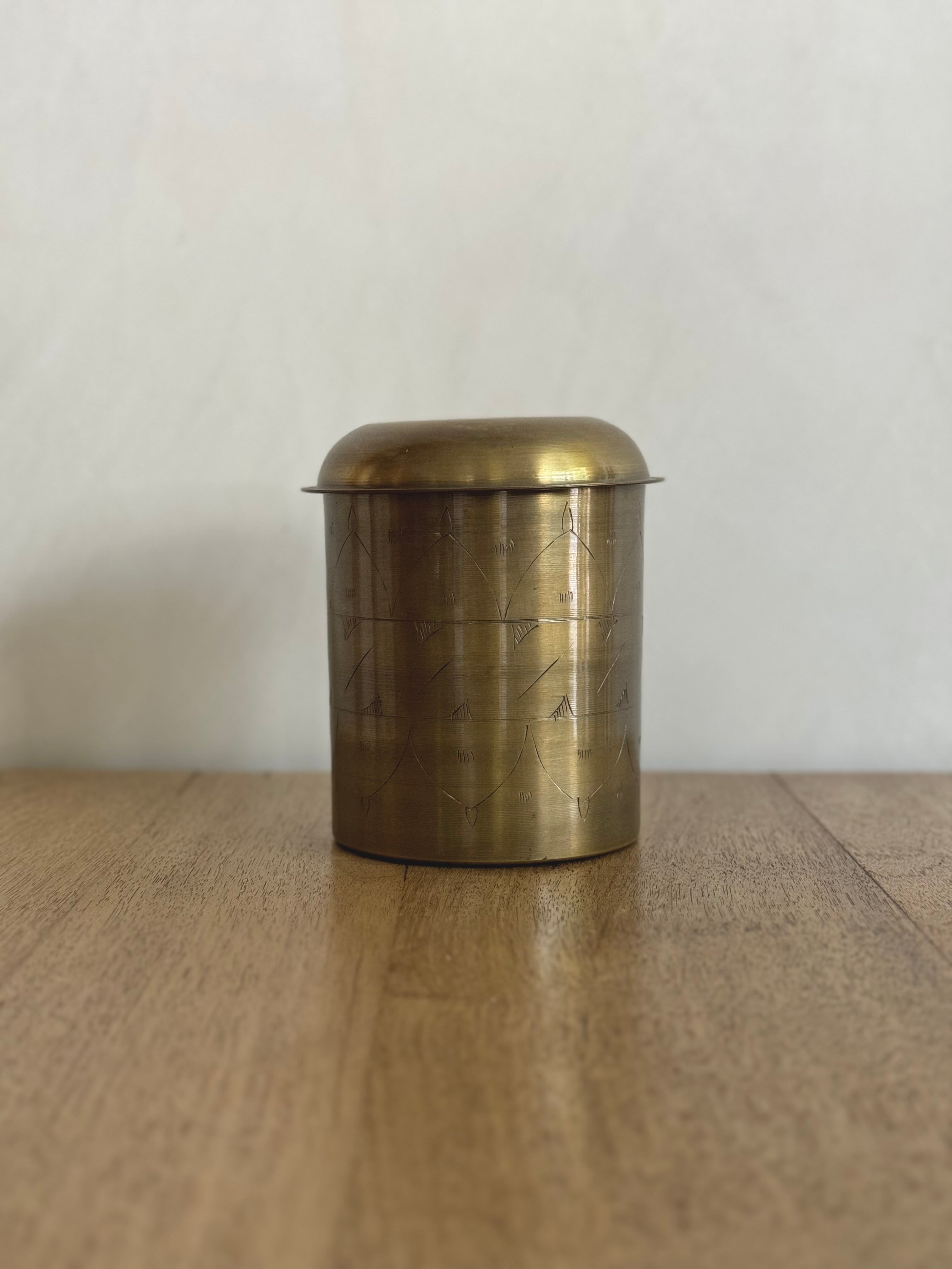 DECORATIVE BRASS JARS- detailed- ALTROVE