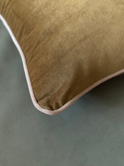 LILA VELVET CUSHION in BROWN- detail - ALTROVE 