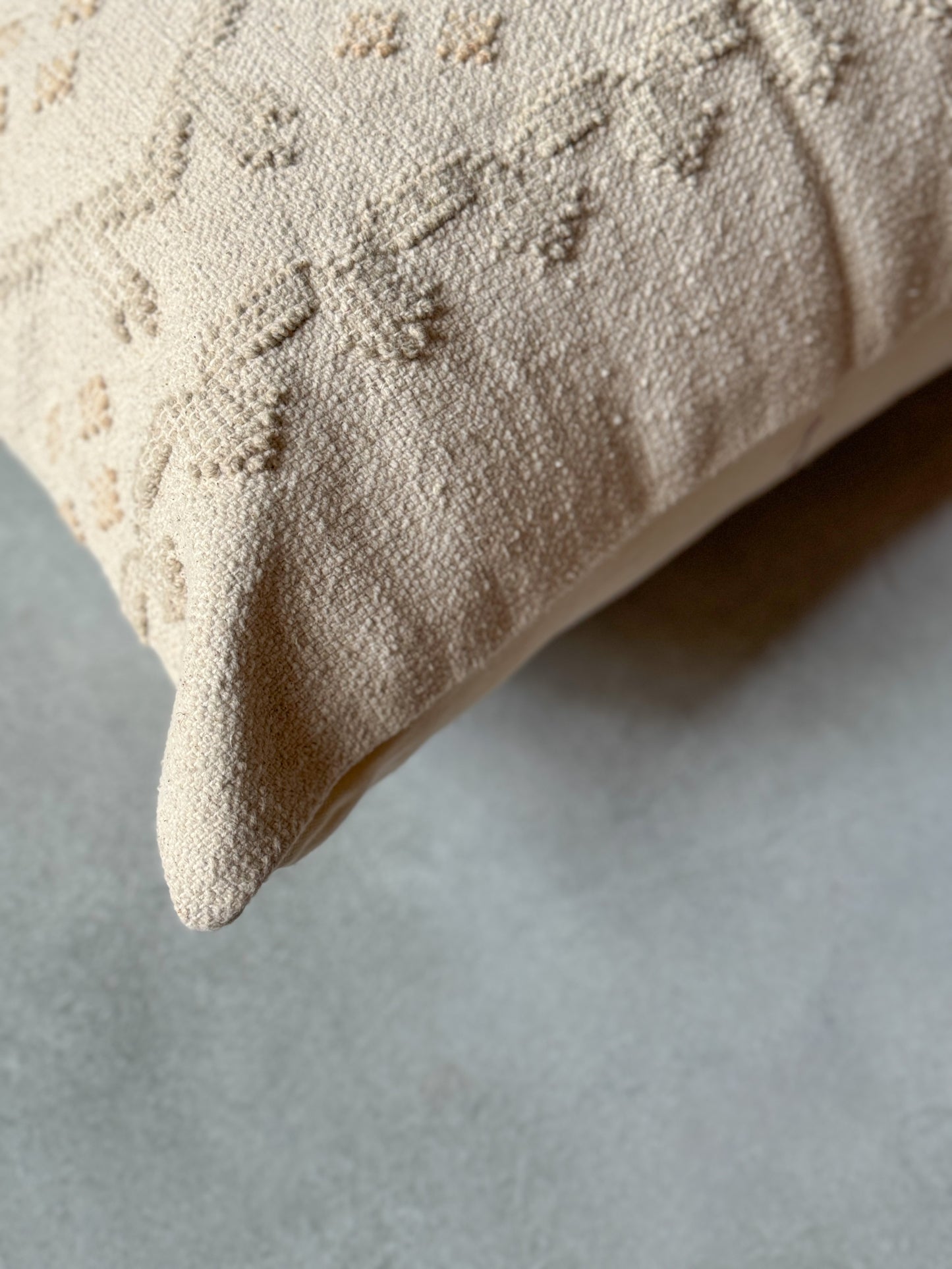 KAIRA BODY CUSHION - detail - ALTROVE