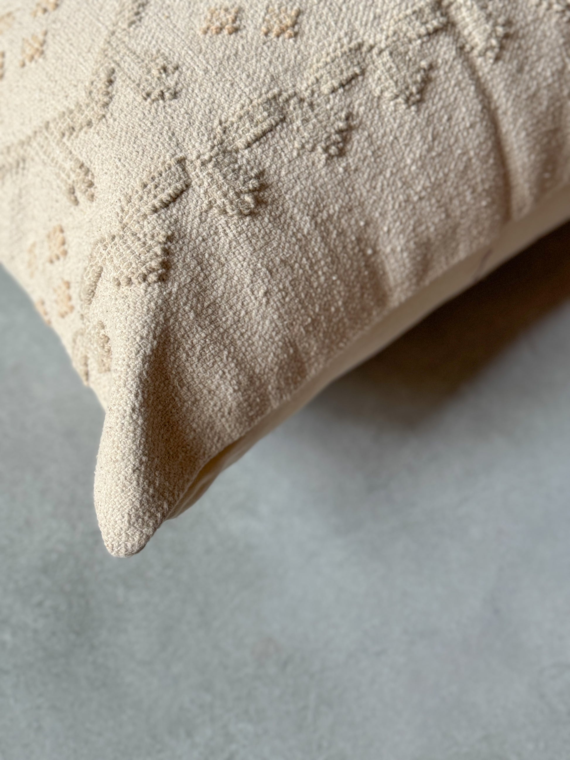 KAIRA BODY CUSHION - detail - ALTROVE