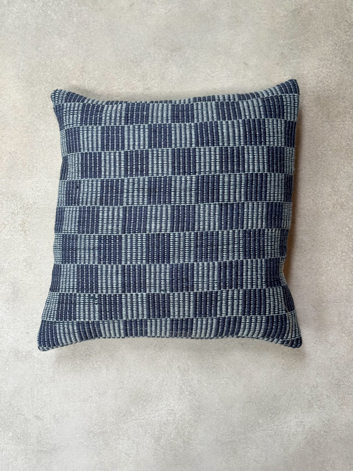 NIIA CUSHION