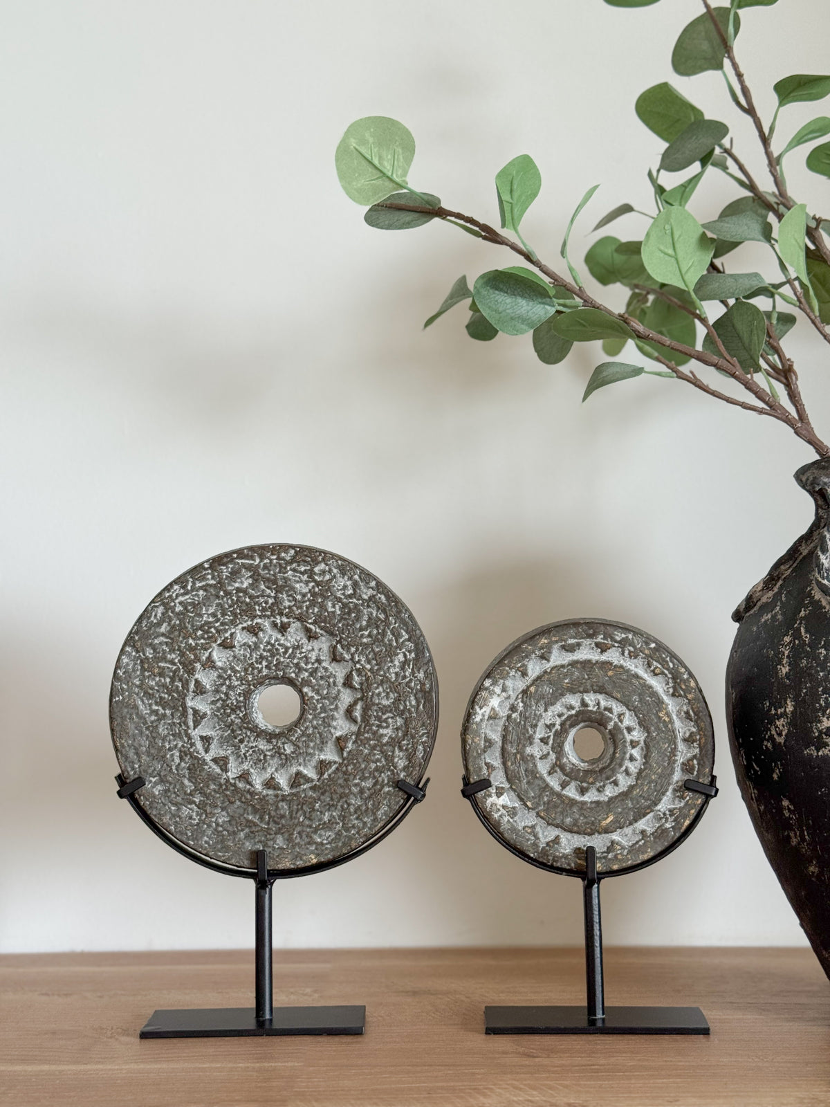 ROUND SCULPTURE COTTON MACHE