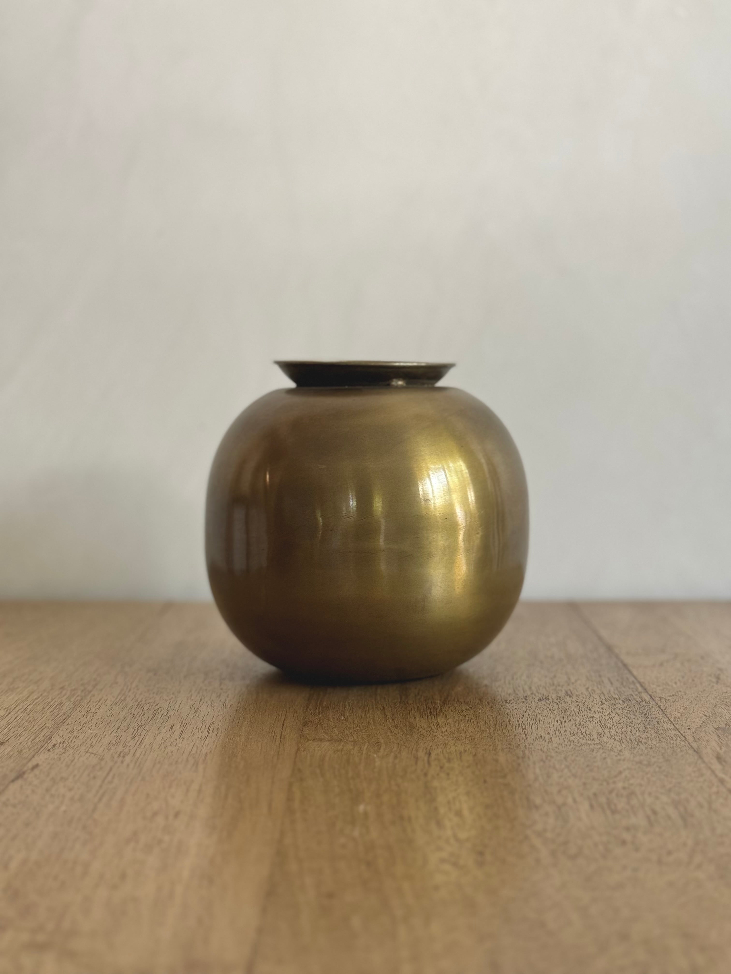 BRASS VASES- detailed- ALTROVE